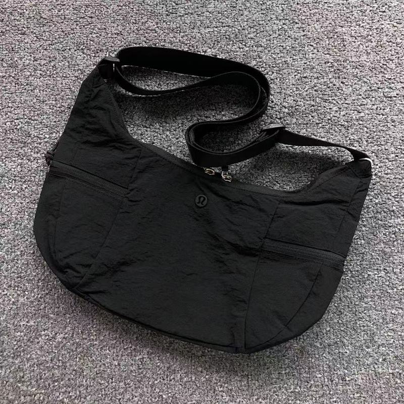 LULULEMON BAG 1108211966 ( 长25CM*宽8CM*高23CM)