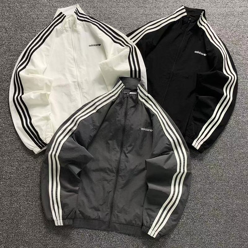 ADIDAS JACKET 4208262377（im 170cm 60kg i wear size M in the phot）