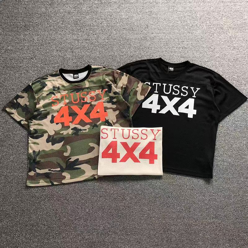 STUSSY T-SHIRT 525121782（im 170cm 60kg i wear size M in the phot）