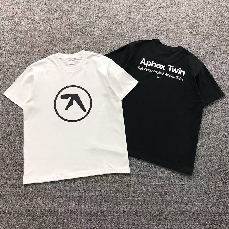 SUPREME T-SHIRT 1106134433（im 170cm 60kg i wear size M in the phot）
