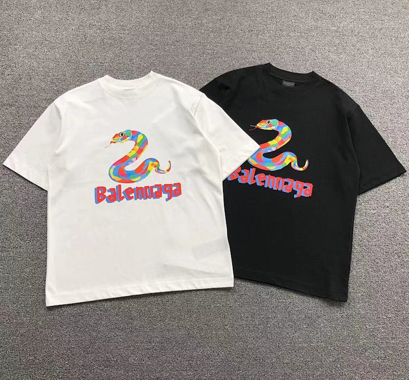 BALENCIAGA T-SHIRT 502171881（im 170cm 57kg i wear size 1 in the phot）