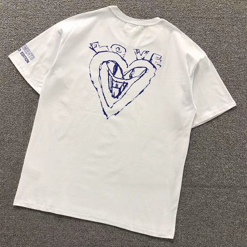 VETEMENTS T-SHIRT 41081203145（im 170cm 60kg i wear size S in the phot）