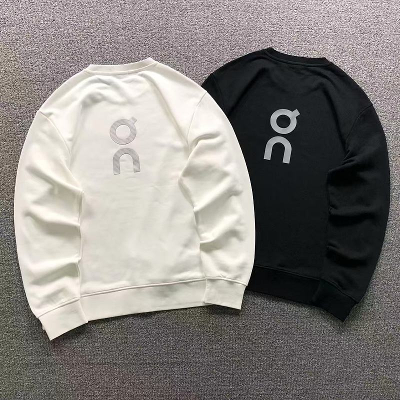 ON HOODIE 5207220401（im 170cm 60kg i wear size XL in the phot）