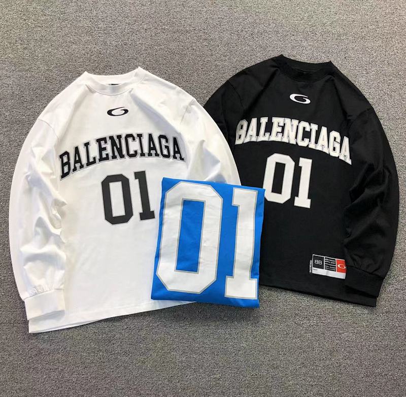 BALENCIAGA LONG SLEEVED 411271121（im 170cm 60kg i wear size 2 in the phot）