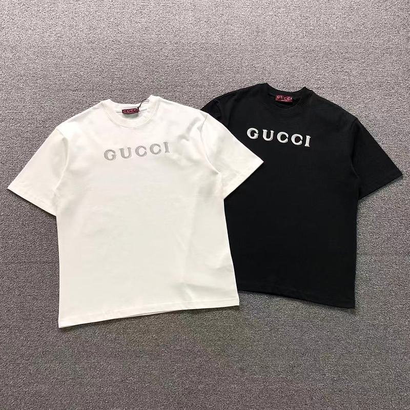 GUCCI T-SHIRT 22051508125（im 170cm 60kg i wear size S in the phot）