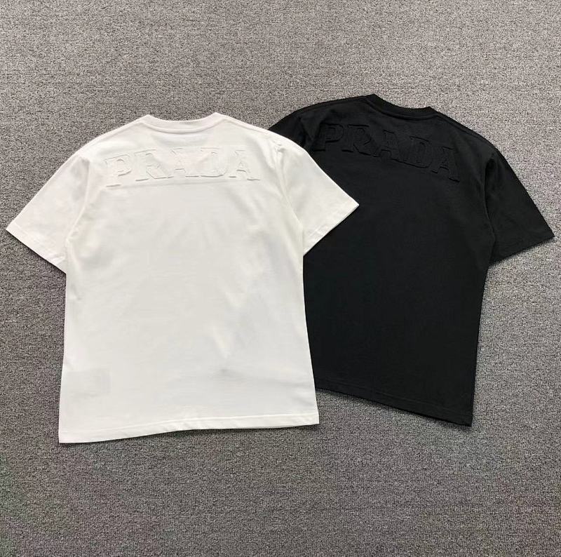 PRADA T-SHIRT 3103234320（im 170cm 60kg i wear size S in the phot）