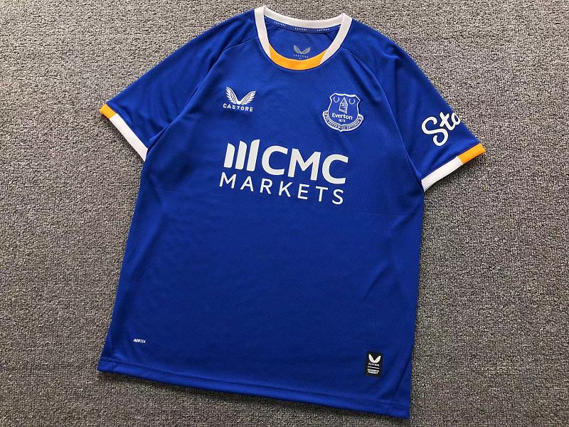 FOOTBALL T-SHIRT 1282809002 （im 170cm 60kg i wear size M in the phot）
