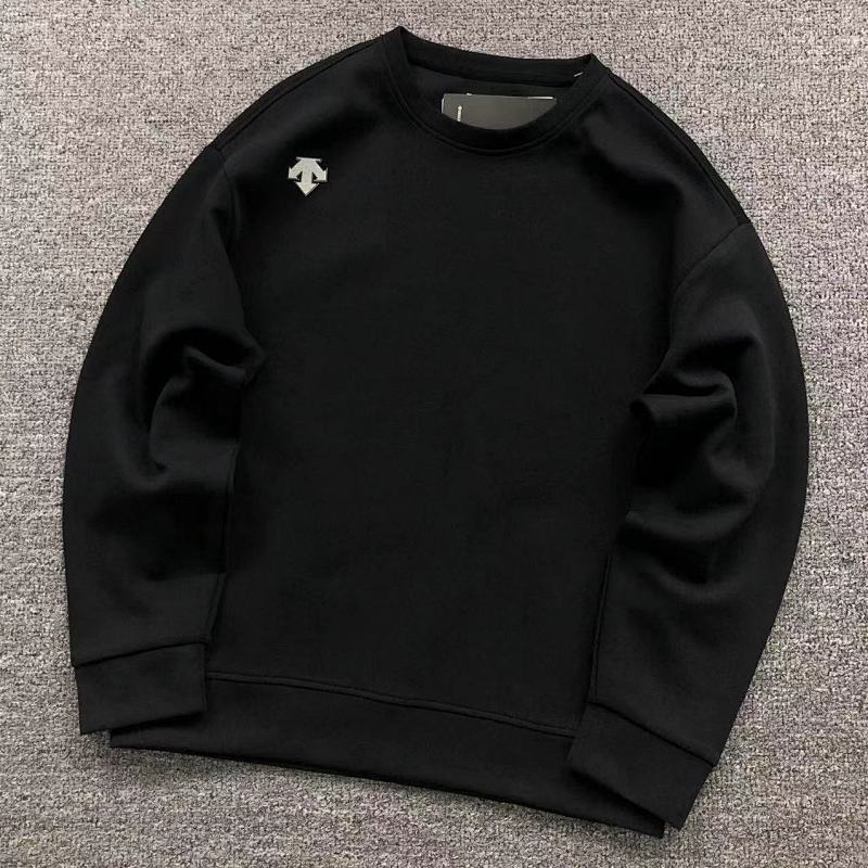 DESCENTE HOODIE 211050101（im 170cm 57kg i wear size L in the phot）