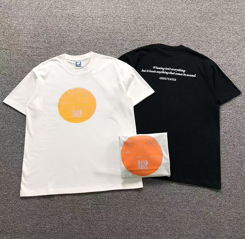 UNDEFEATED T-SHIRT 126231702 （im 170cm 60kg i wear size L in the phot）
