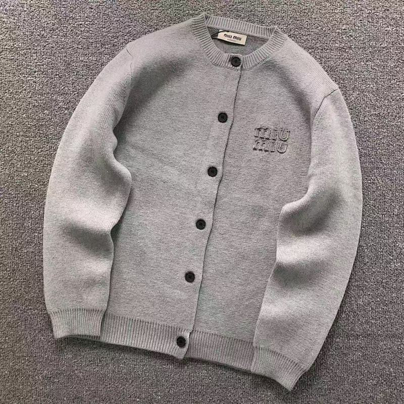 MIU MIU SWEATER 5101506136（im 170cm 60kg i wear size S in the phot）