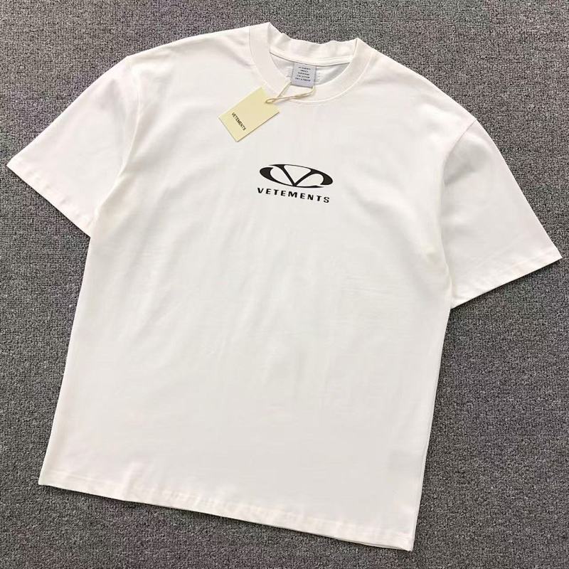 VETEMENTS T-SHIRT 412131017（im 170cm 57kg i wear size S in the phot）