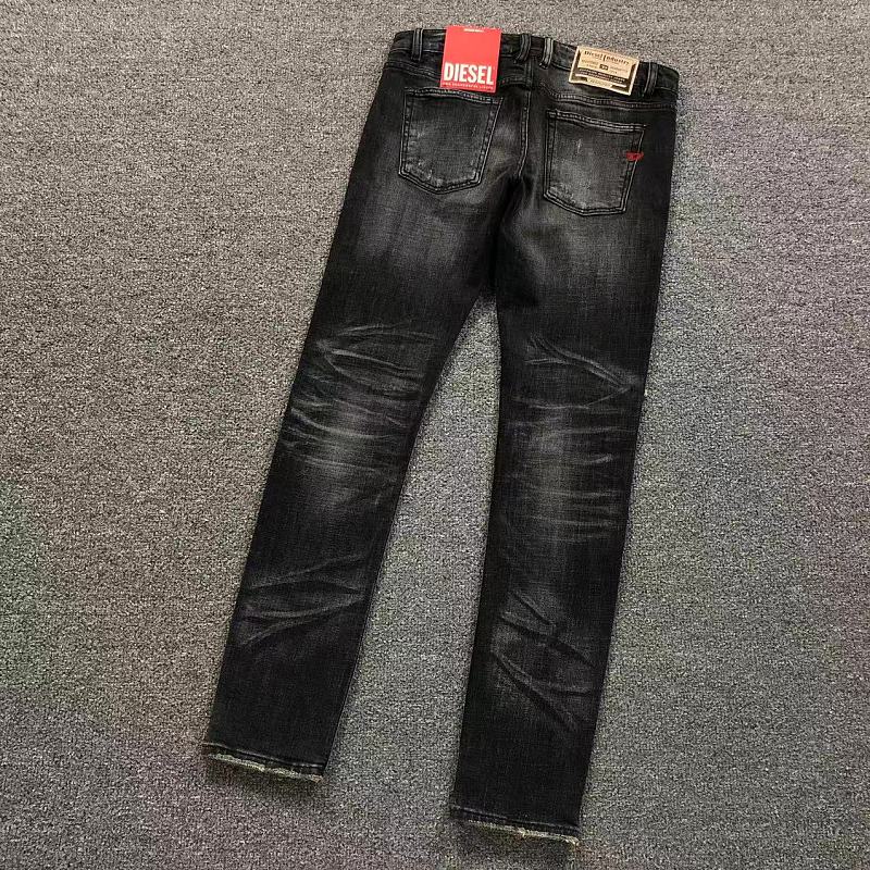 DIESEL TROUSERS 3207081917（im 170cm 60kg i wear size 32 in the phot）