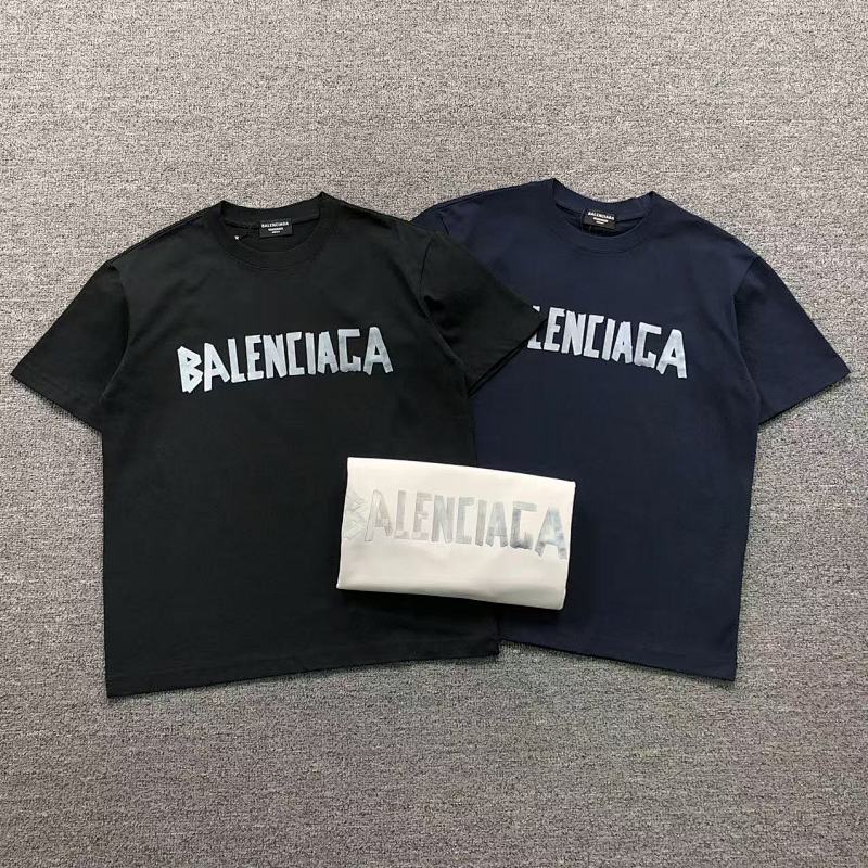 BALENCIAGA T-SHIRT 412203121（im 170cm 57kg i wear size M in the phot）