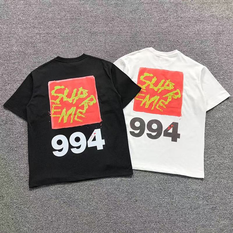 SUPREME T-SHIRT 41040600521（im 170cm 60kg i wear size M in the phot）
