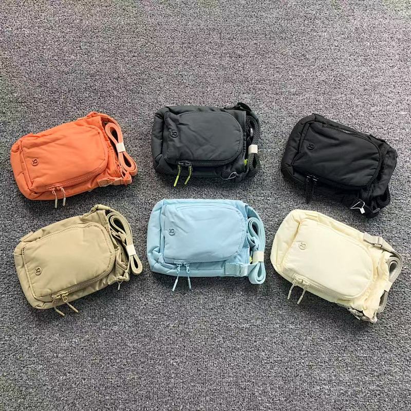 LULULEMON BAG 4106032777 ( 长16CM*宽7CM*高20CM)