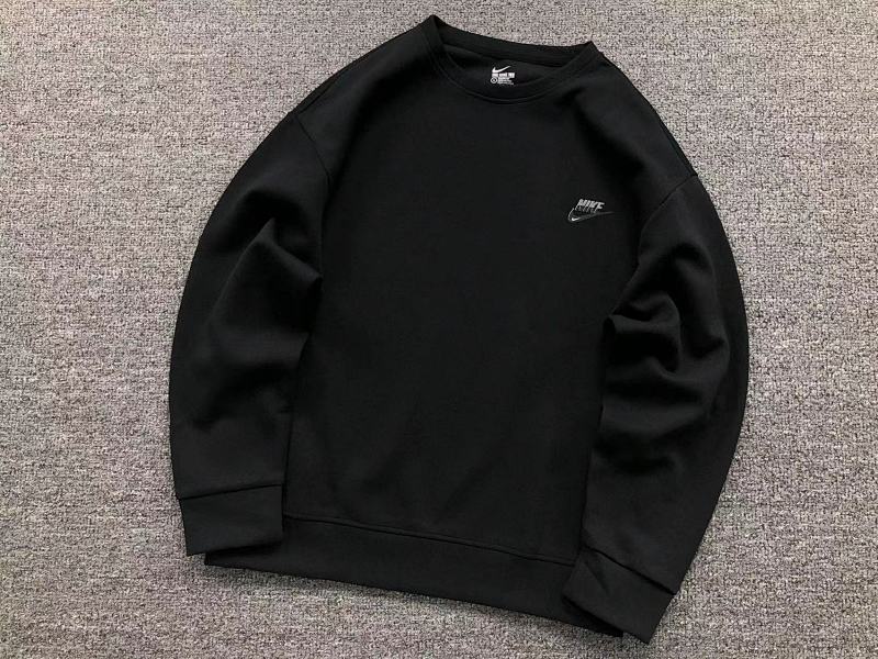 NIKE HOODIE 211050701（ im 170cm 57kg i wear size L in the phot）