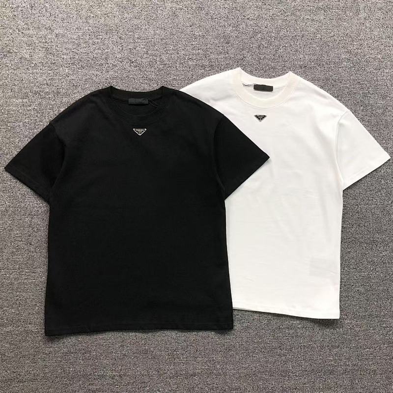 PRADA T-SHIRT 22032010001（im 170cm 60kg i wear size S in the phot）