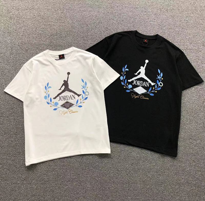 AIR JORDAN T-SHIRT 2111051801（im 170cm 60kg i wear size XL in the phot）