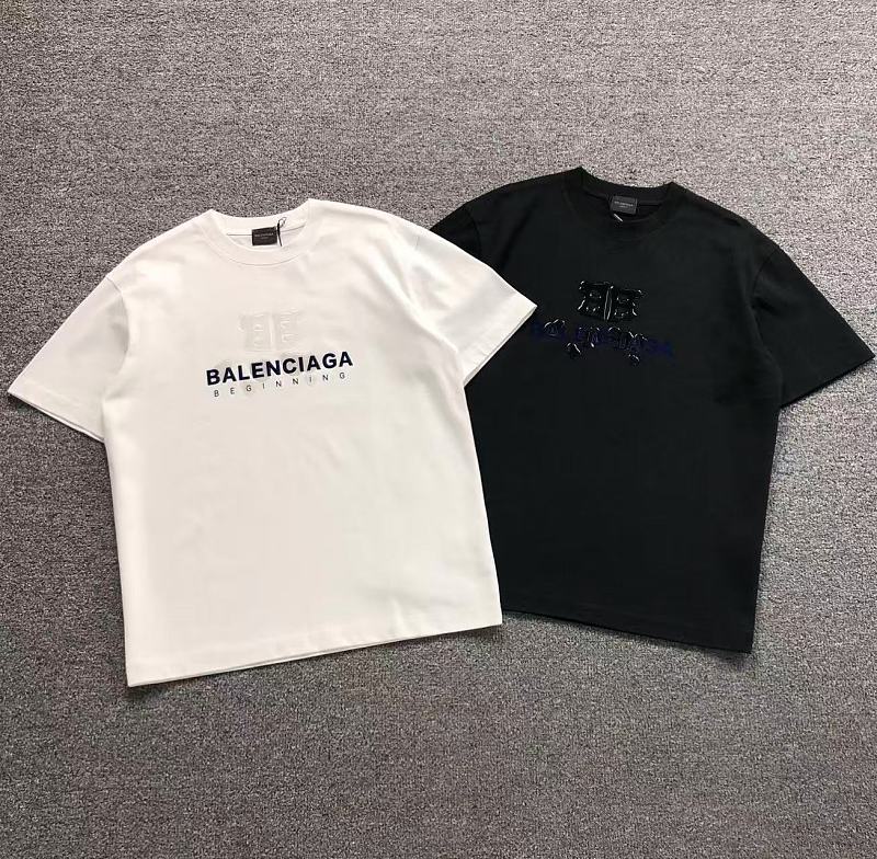 BALENCIAGA T-SHIRT 3204233321（im 170cm 60kg i wear size L in the phot）