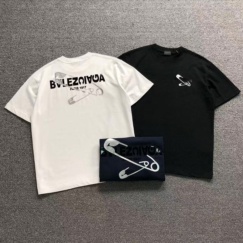 BALENCIAGA T-SHIRT 5252503147（im 170cm 60kg i wear size L in the phot）