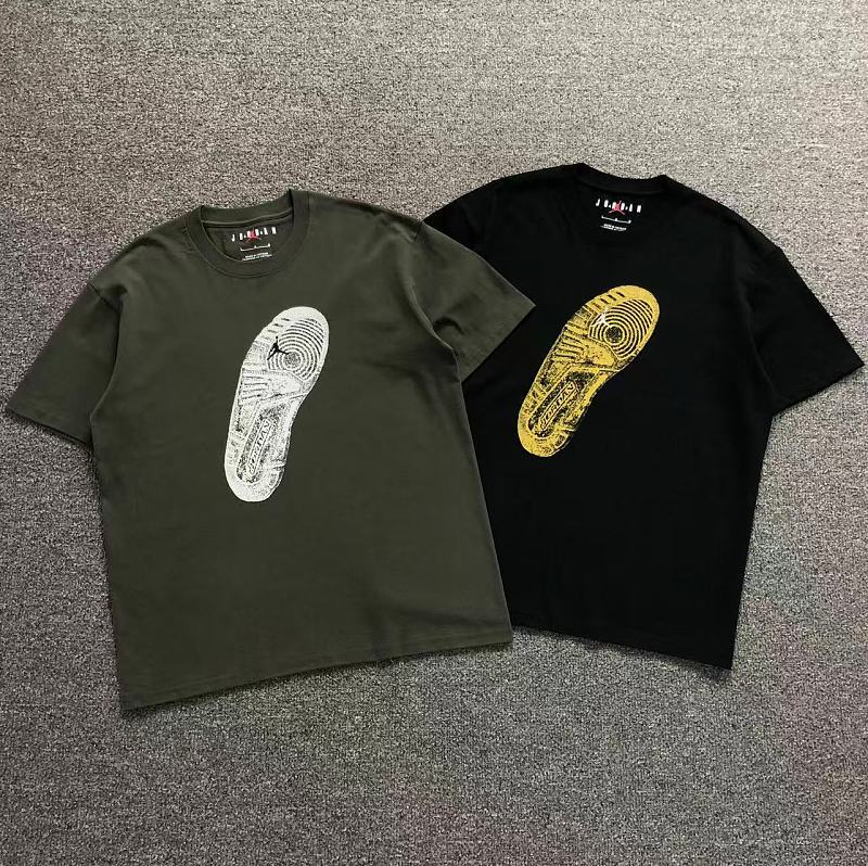 AIR JORDAN T-SHIRT 3207030502（im 170cm 60kg i wear size L in the phot）