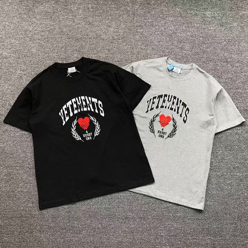 VETEMENTS T-SHIRT 482326145（im 170cm 60kg i wear size S in the phot）