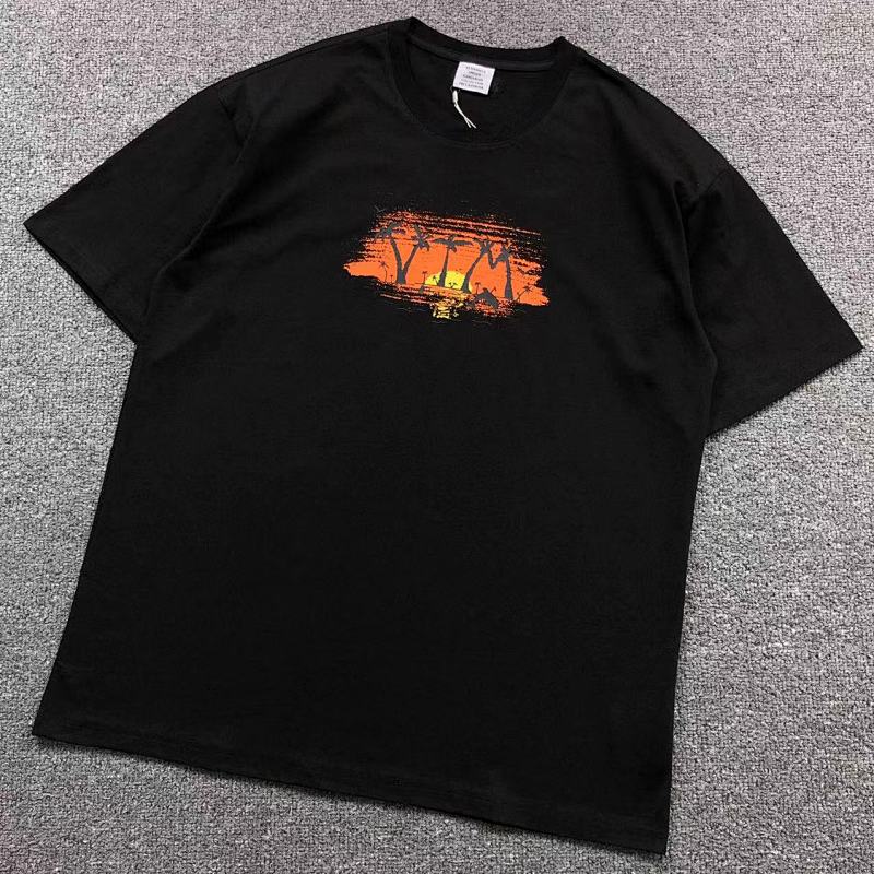 VETEMENTS T-SHIRT 4112180228（im 170cm 57kg i wear size L in the phot）