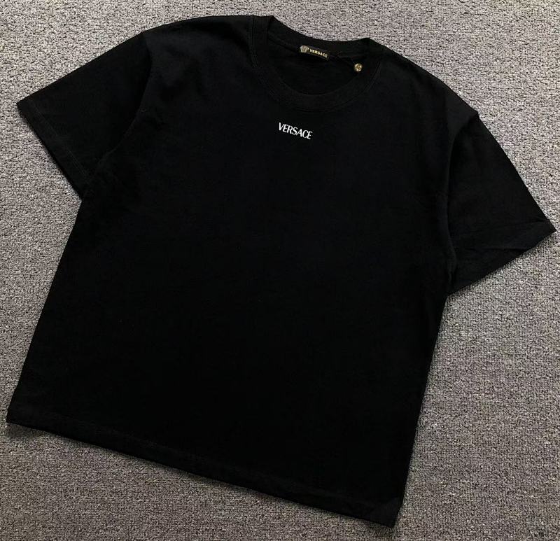 VERSACE T-SHIRT 523170570（im 170cm 60kg i wear size M in the phot）
