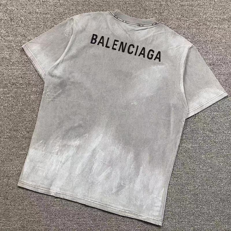 BALENCIAGA T-SHIRT 5212209136（im 170cm 60kg i wear size S in the phot）
