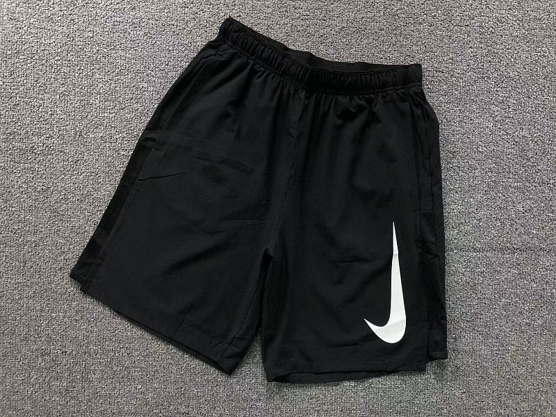 NIKE SHORTS 22051125001（im 170cm 60kg i wear size M in the phot）