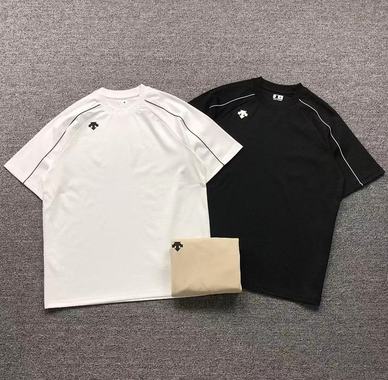 DESCENTE T-SHIRT 2201213901（im 170cm 60kg i wear size 2XL in the phot）