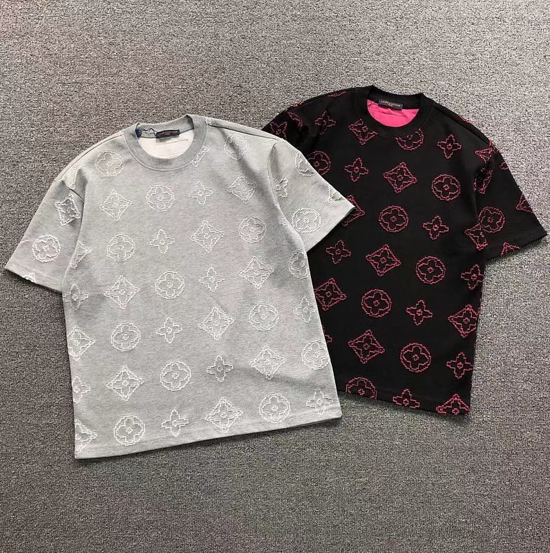 LV T-SHIRT 2204263405（im 170cm 60kg i wear size M in the phot）
