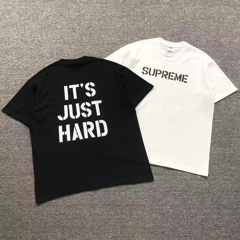 SUPREME T-SHIRT 5252521123（ im 170cm 60kg i wear size M in the phot）
