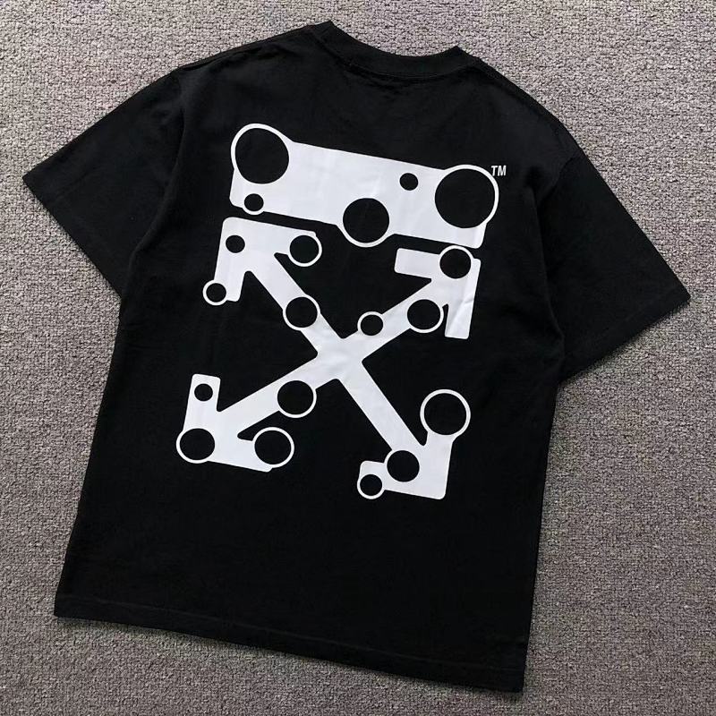 OFF-WHITE T-SHIRT 523170170（im 170cm 60kg i wear size XS in the phot）