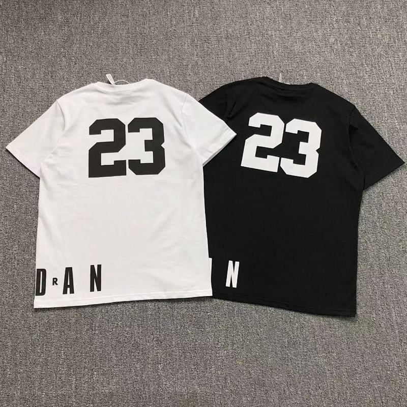 AIR JORDAN T-SHIRT 412291257（im 170cm 55kg i wear size M in the phot）