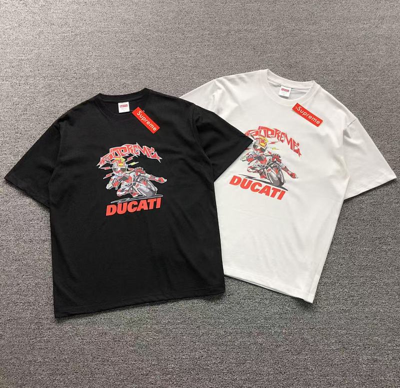 SUPREME T-SHIRT 41040641321（im 170cm 60kg i wear size M in the phot）