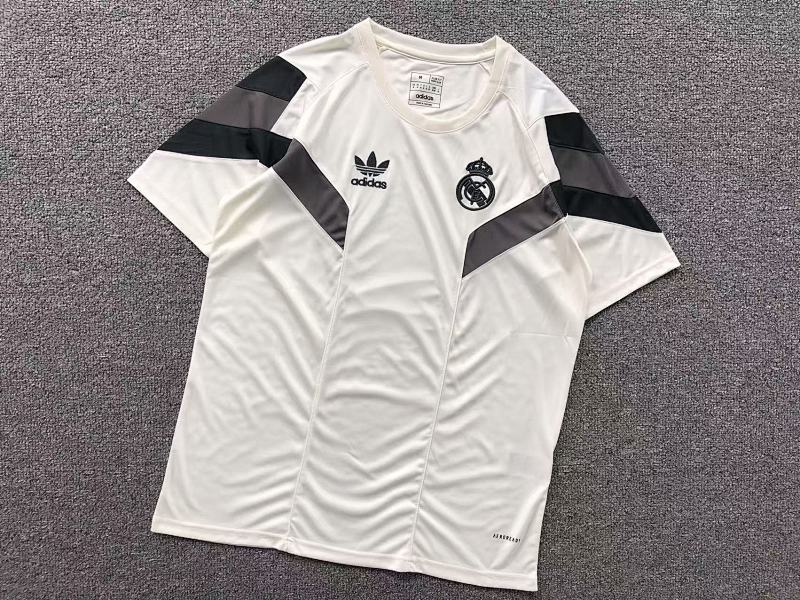 FOOTBALL T-SHIRT 2132214002（im 170cm 60kg i wear size M in the phot）