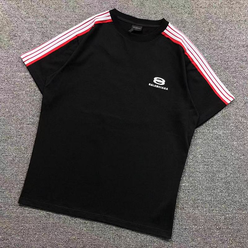 BALENCIAGA T-SHIRT 5212213136（im 170cm 60kg i wear size S in the phot）