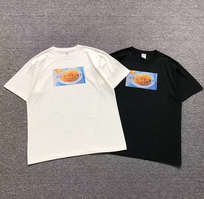 SUPREME T-SHIRT 215300202（im 170cm 60kg i wear size XL in the phot）