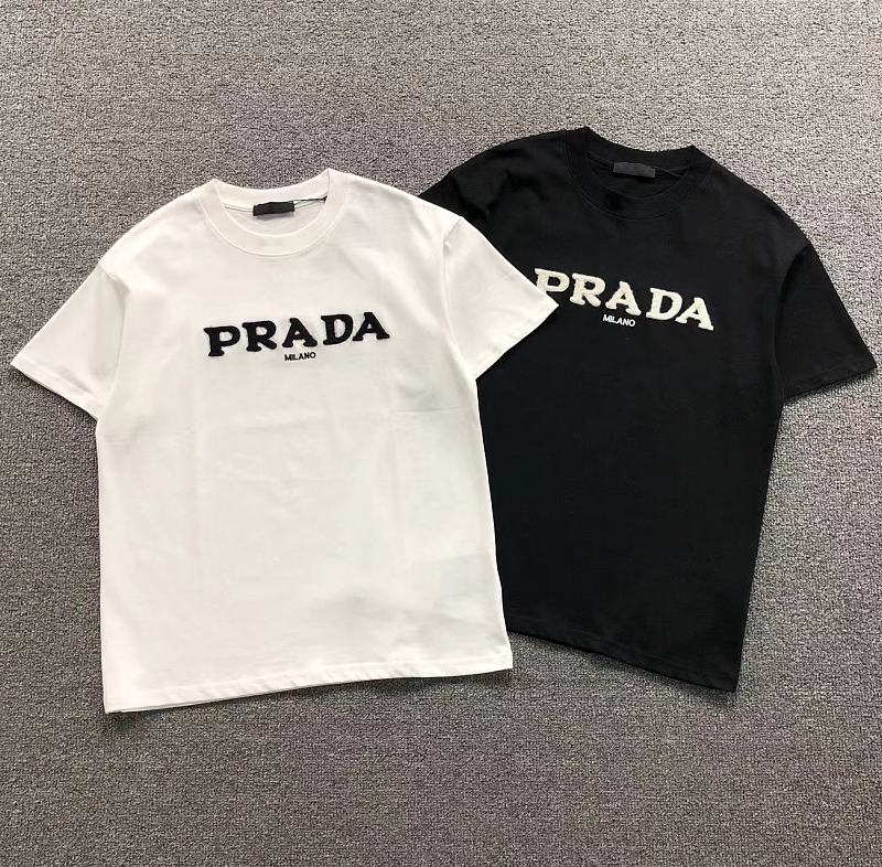 PRADA T-SHIRT 22051212001（im 170cm 60kg i wear size S in the phot）