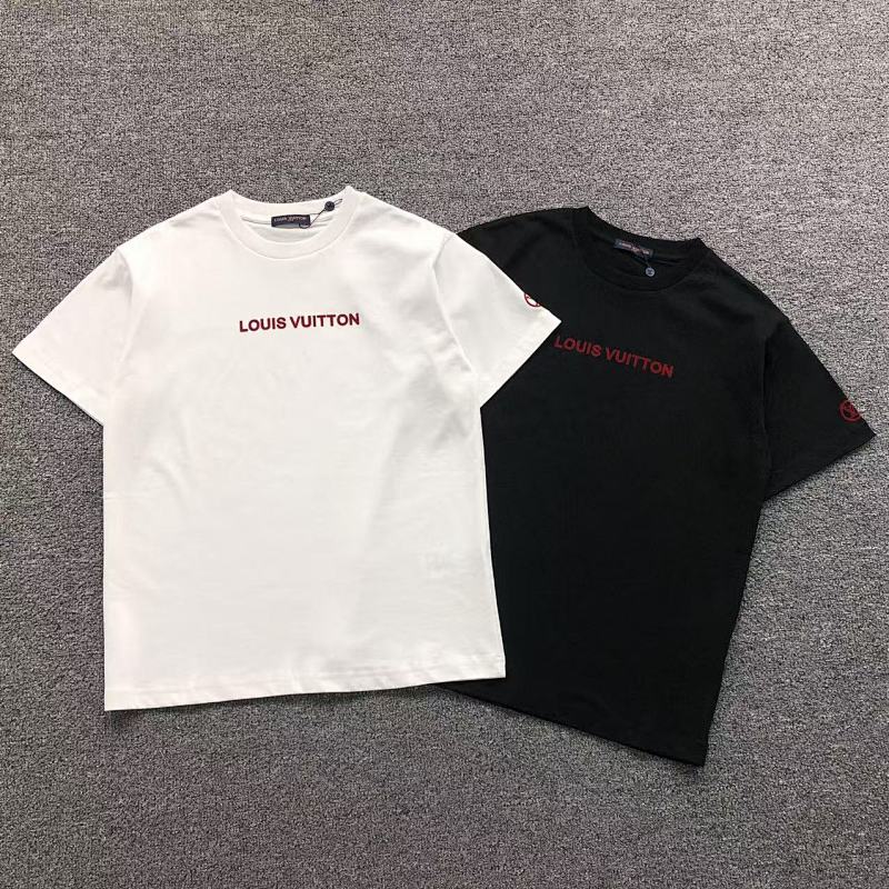 LV T-SHIRT 41062619126（im 170cm 60kg i wear size XS in the phot）
