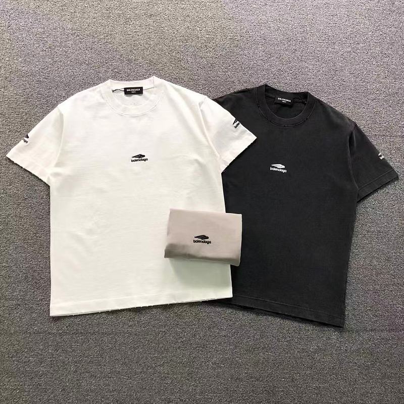 BALENCIAGA T-SHIRT 5207270981（im 170cm 60kg i wear size S in the phot）