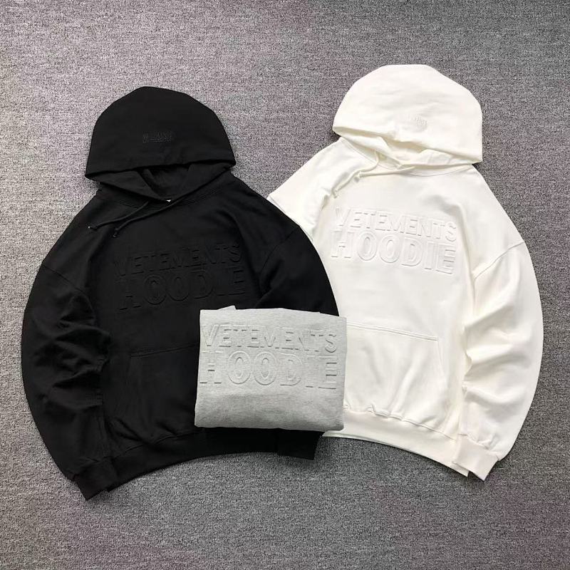 VETEMENTS HOODIE 412133617（im 170cm 57kg i wear size S in the phot）