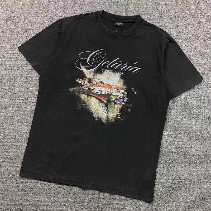BALENCIAGA T-SHIRT 5212216136（im 170cm 60kg i wear size XS in the phot）