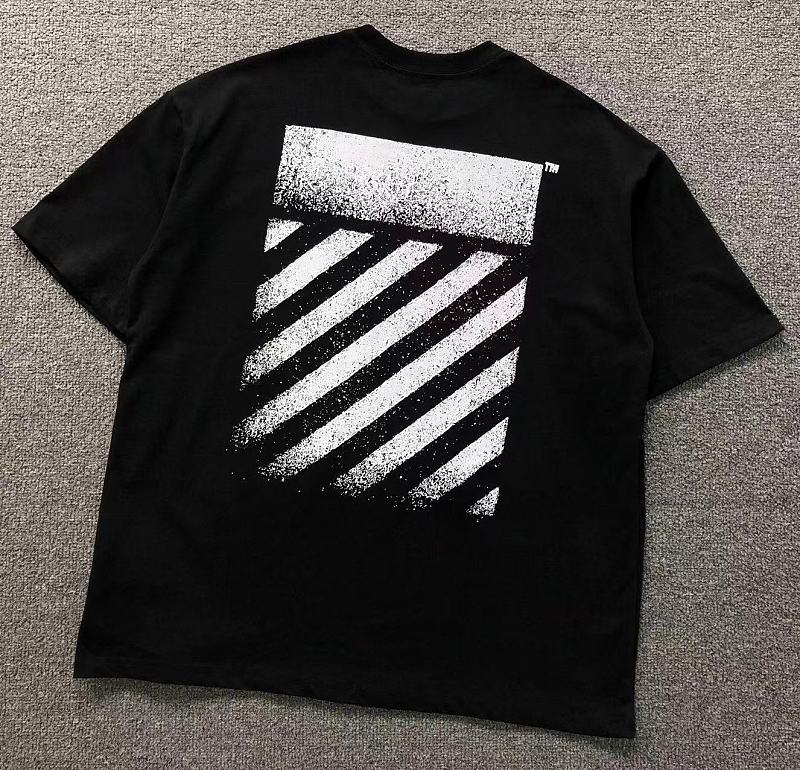 OFF-WHITE T-SHIRT 42051421165（im 170cm 60kg i wear size M in the phot）