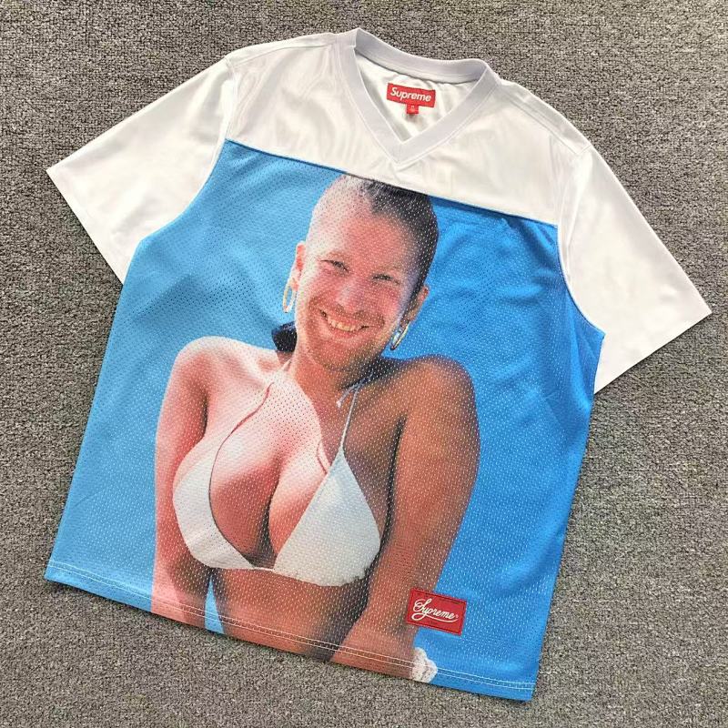 SUPREME T-SHIRT 1106134033（im 170cm 60kg i wear size M in the phot）