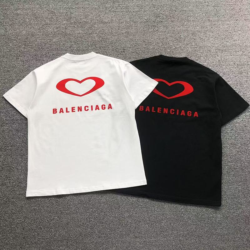 BALENCIAGA T-SHIRT 4112003133（im 170cm 60kg i wear size XL in the phot）