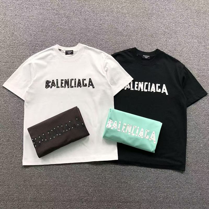 BALENCIAGA T-SHIRT 212221421（im 170cm 55kg i wear size M in the phot）