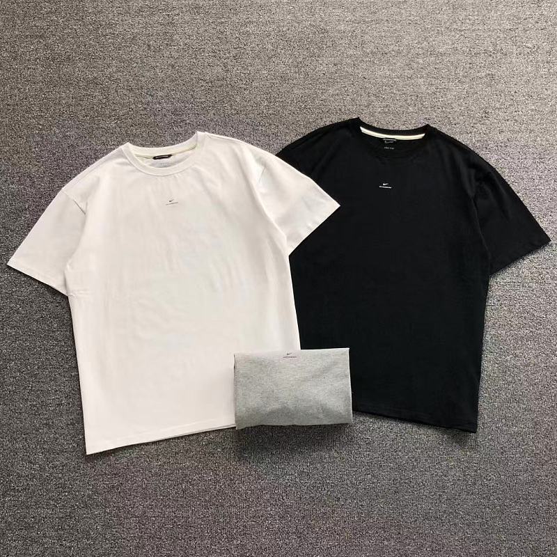 NIKE T-SHIRT 3205041719（im 170cm 60kg i wear size L in the phot）