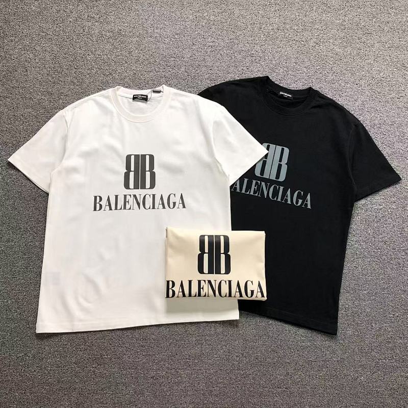 BALENCIAGA T-SHIRT 5230504136（im 170cm 60kg i wear size XS in the phot）